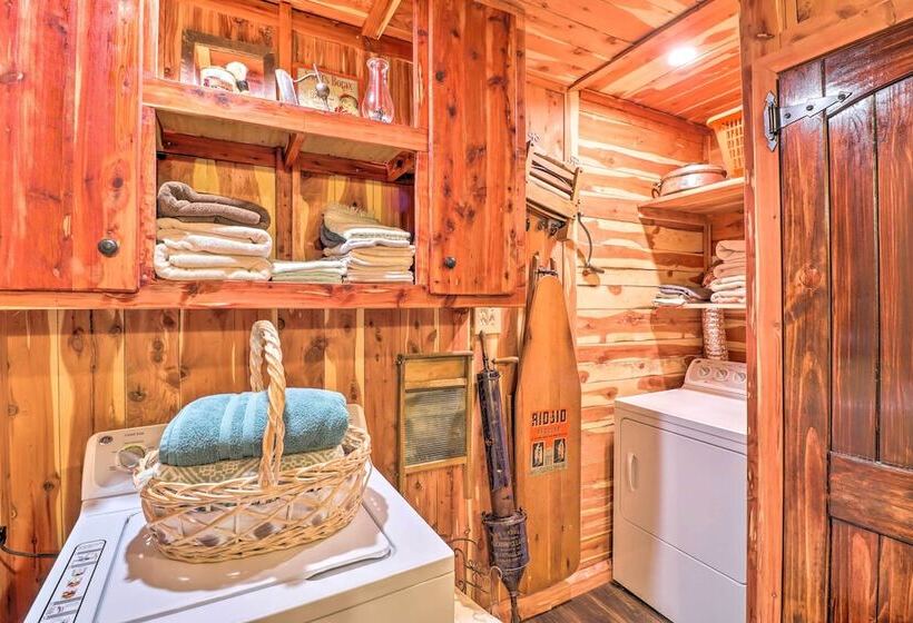 Quiet, Historic Manor: Located In Ghost Town!