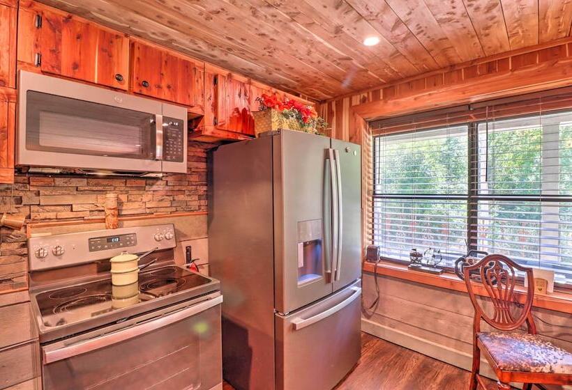 Quiet, Historic Manor: Located In Ghost Town!