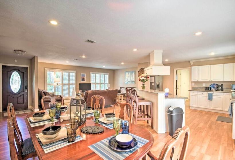 Quiet Retreat W/ Fire Pit ~ 4 Miles To Pensacola!