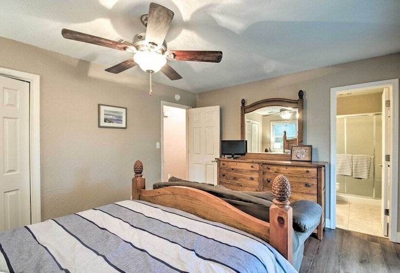 Quiet Retreat W/ Fire Pit ~ 4 Miles To Pensacola!