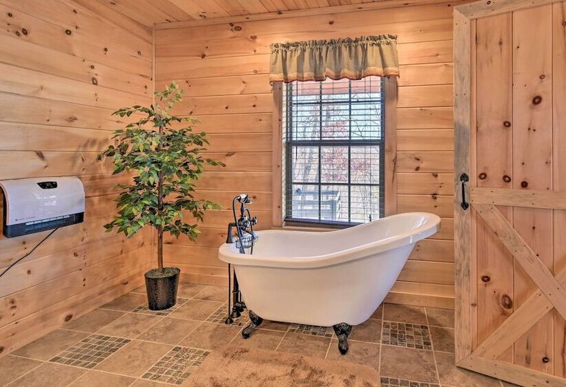 Quiet & Secluded Berea Cabin On 70 Acre Farm!