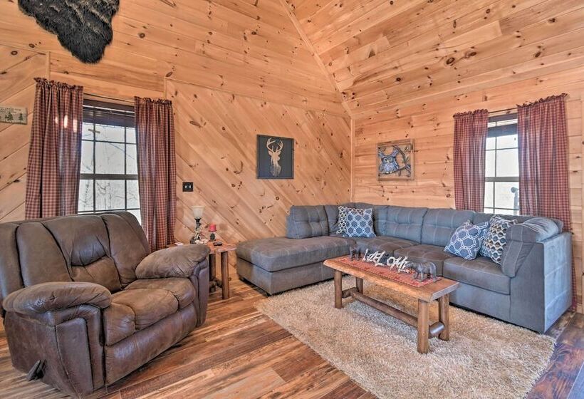 Quiet & Secluded Berea Cabin On 70 Acre Farm!