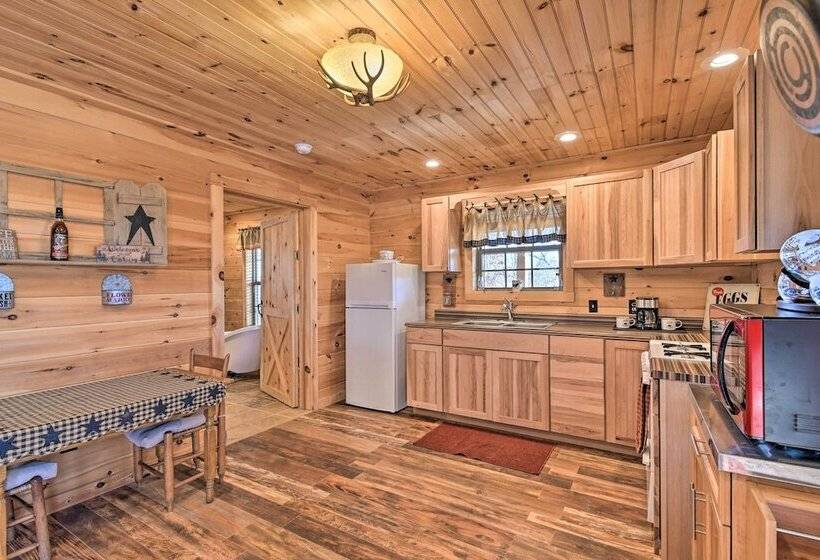 Quiet & Secluded Berea Cabin On 70 Acre Farm!