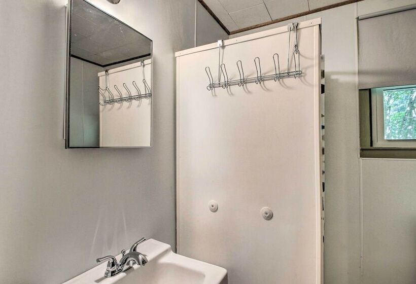 Raymond Retreat W/ 200 Feet Of Private Beach!