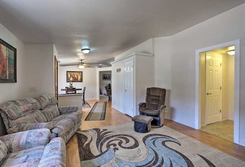 Red Rock Rambler Moab Home W/ Hot Tub & Views!