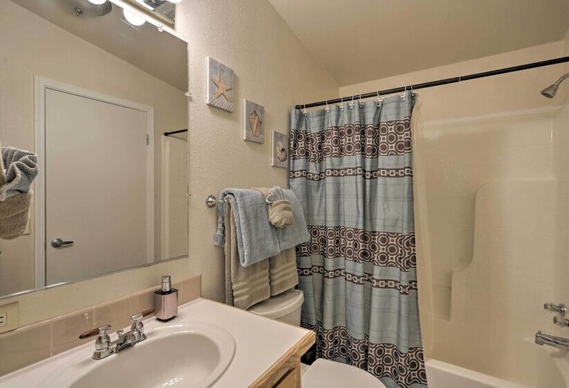 Red Rock Rambler Moab Home W/ Hot Tub & Views!