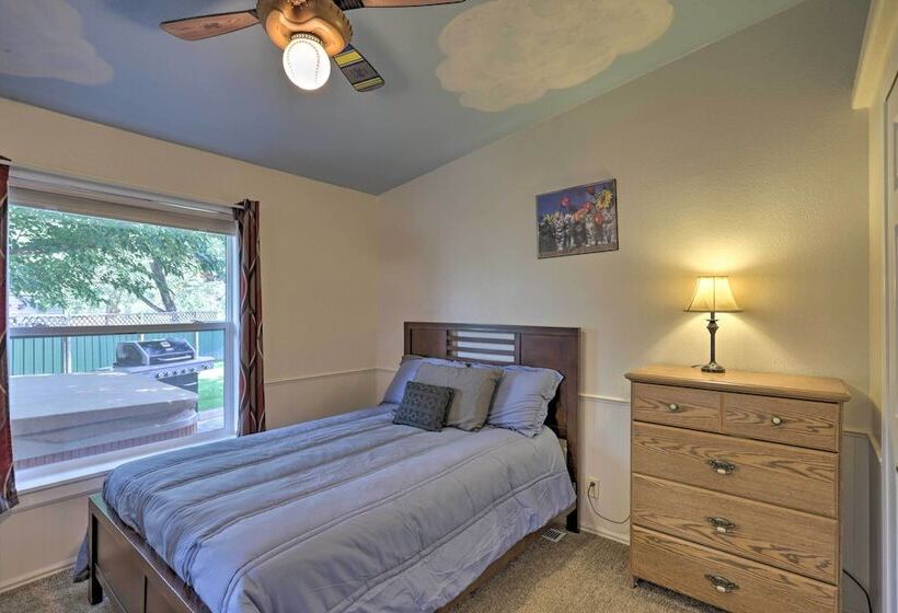 Red Rock Rambler Moab Home W/ Hot Tub & Views!