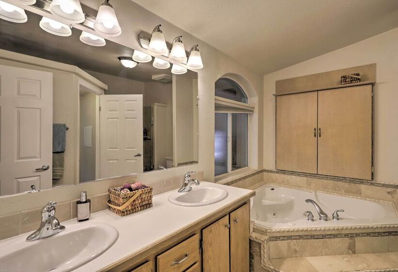 Red Rock Rambler Moab Home W/ Hot Tub & Views!