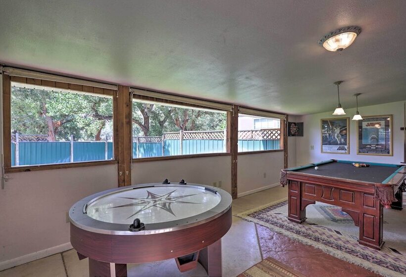 Red Rock Rambler Moab Home W/ Hot Tub & Views!