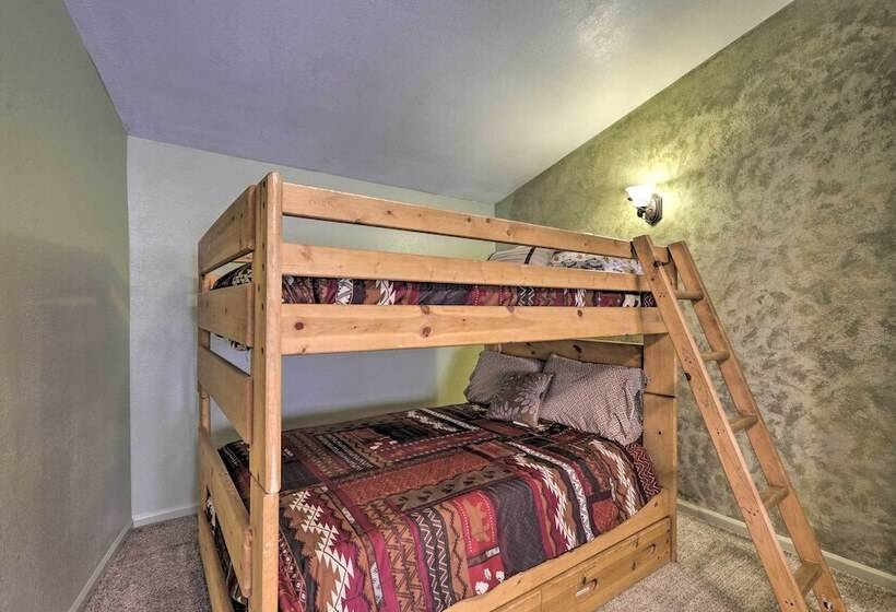 Red Rock Rambler Moab Home W/ Hot Tub & Views!