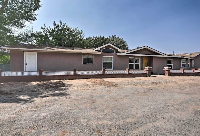 Red Rock Rambler Moab Home W/ Hot Tub & Views!