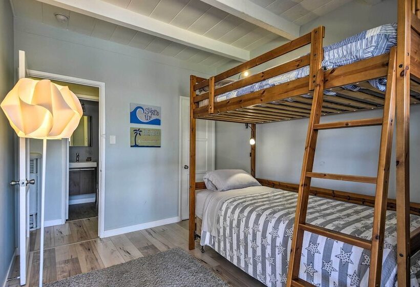 Remodeled Ventura Beach Home With Yard & Fire Pit!