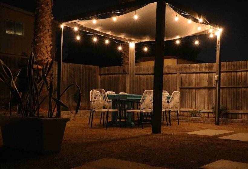Remodeled Ventura Beach Home With Yard & Fire Pit!