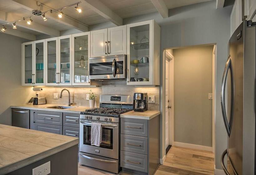 Remodeled Ventura Beach Home With Yard & Fire Pit!