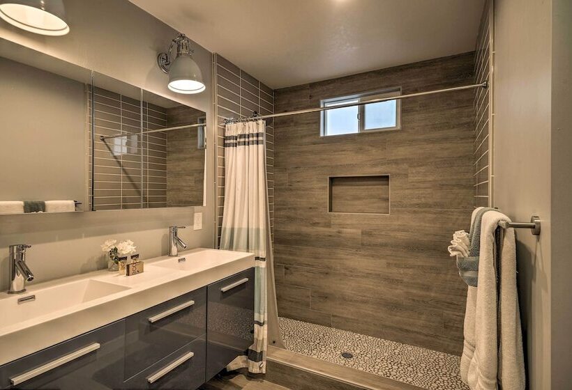 Remodeled Ventura Beach Home With Yard & Fire Pit!