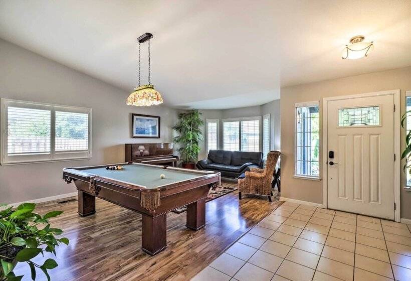 Reno Home W/ Private Yard + Hot Tub
