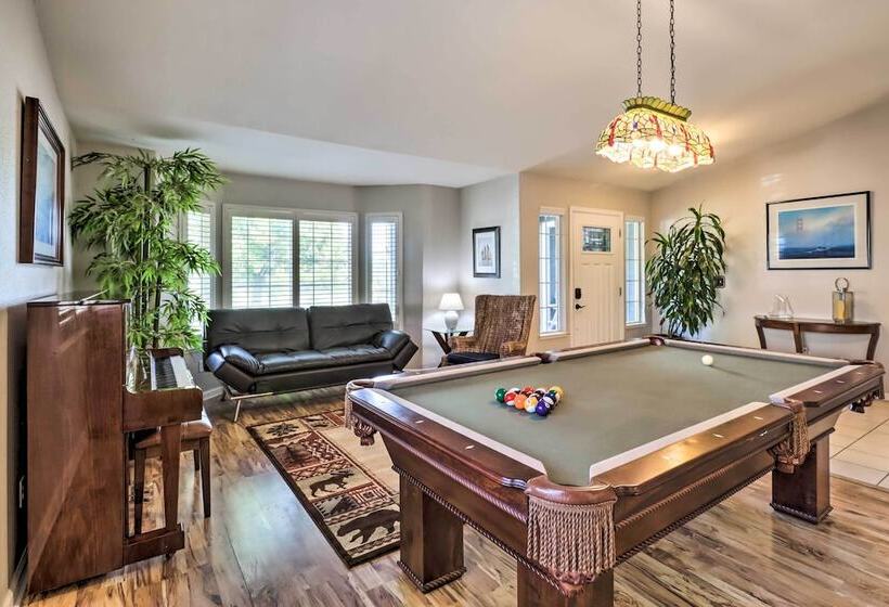 Reno Home W/ Private Yard + Hot Tub