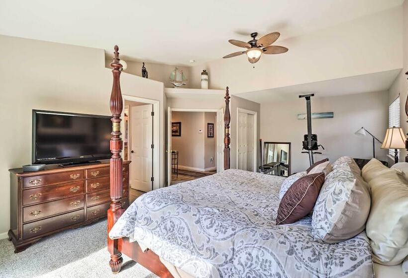 Reno Home W/ Private Yard + Hot Tub