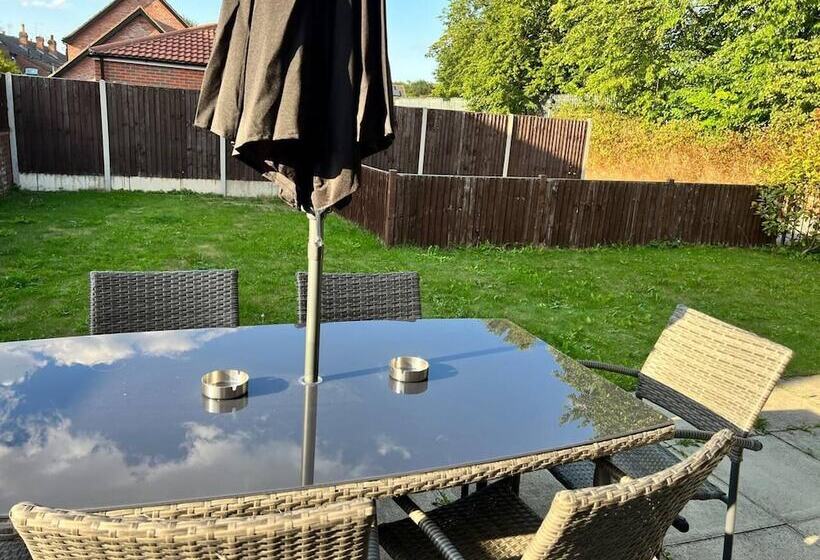 住所 Beautiful 2 Bed House In Lincoln