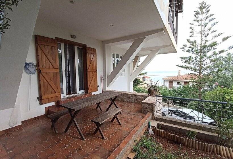 レジデンス Beautiful 2 Bed House In Saronida