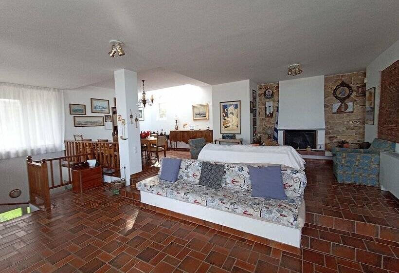 レジデンス Beautiful 2 Bed House In Saronida