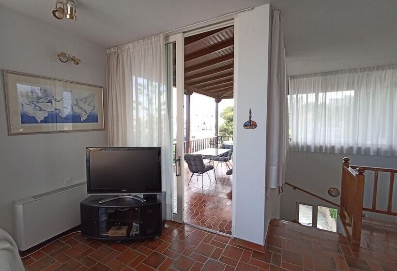 レジデンス Beautiful 2 Bed House In Saronida