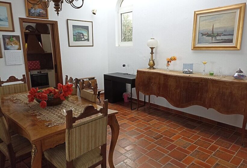 レジデンス Beautiful 2 Bed House In Saronida