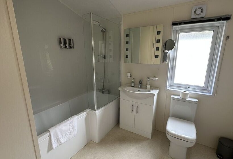 リゾートホテル Escape Holidays Limited