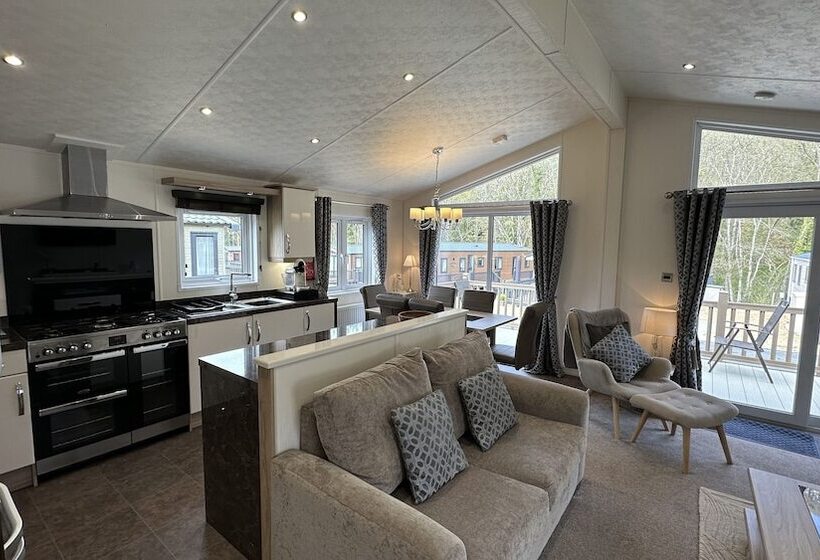 リゾートホテル Escape Holidays Limited