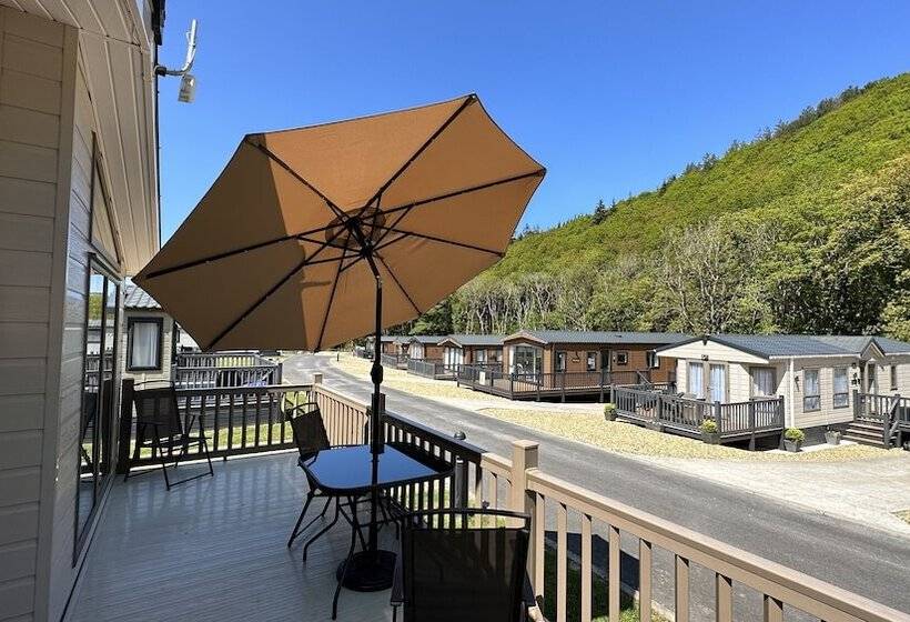 リゾートホテル Escape Holidays Limited