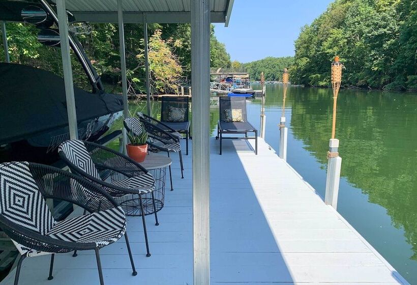 Lak Haus: Resort Style Home On Tims Ford Lake!