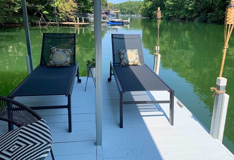 Lak Haus: Resort Style Home On Tims Ford Lake!