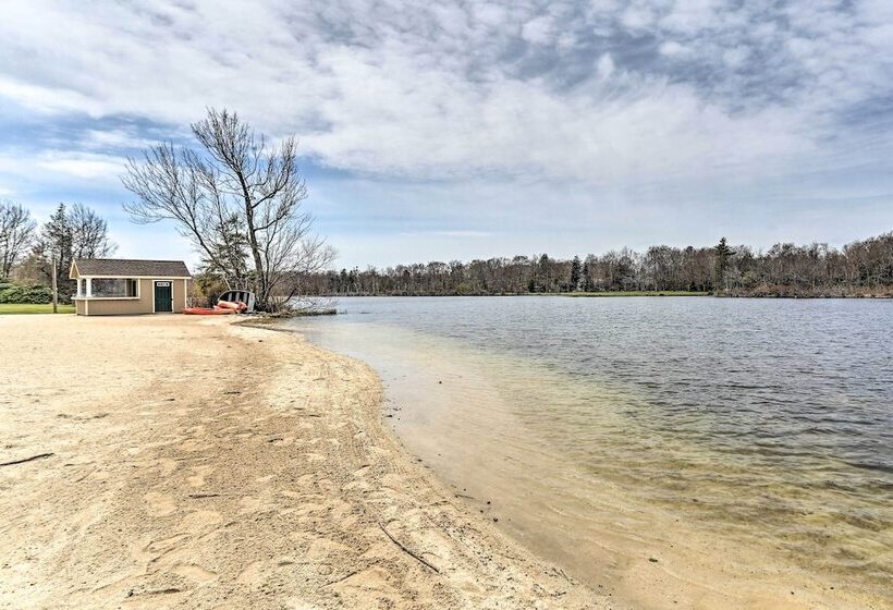 Tobyhanna Cabin W/ Deck, Community Pool & Golf!