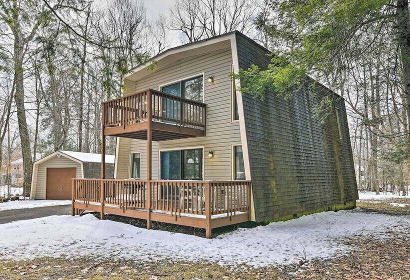 Tobyhanna Cabin W/ Deck, Community Pool & Golf!