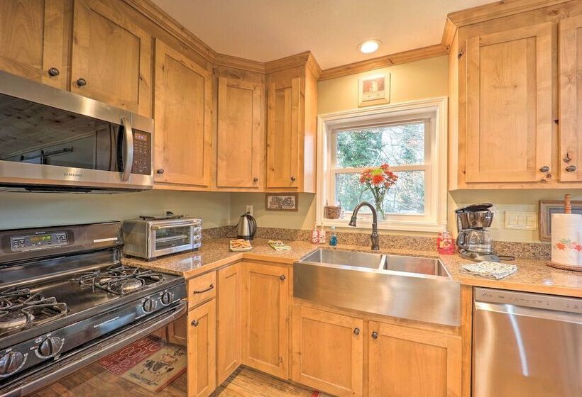 Riverfront Newland Home W/ Pool & Golf Club Access