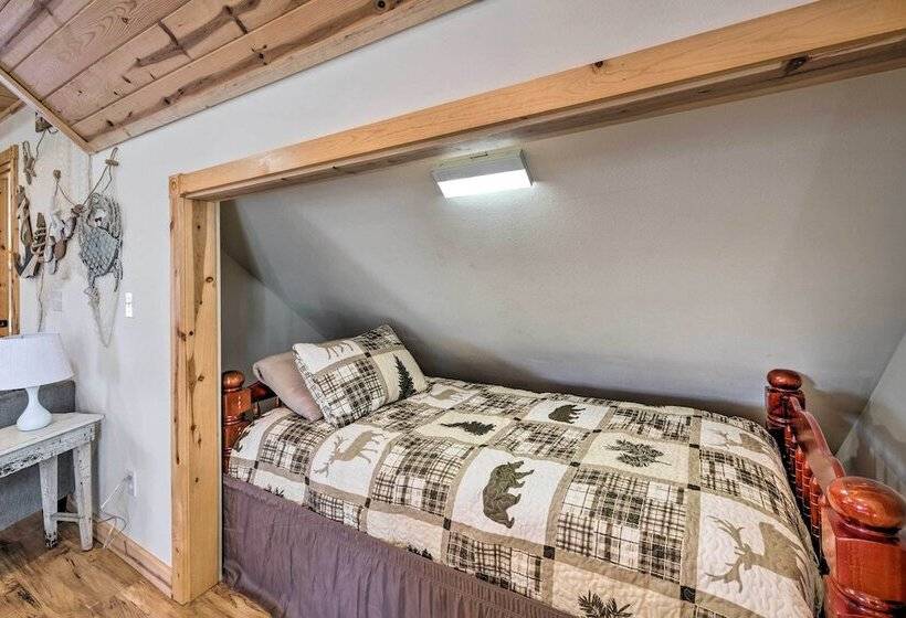 Rockaway Beach Hideaway W/ Hot Tub & Fireplace!