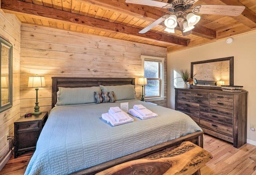Peaceful  Rocky Creek Cabin  W/ Hot Tub & Views!