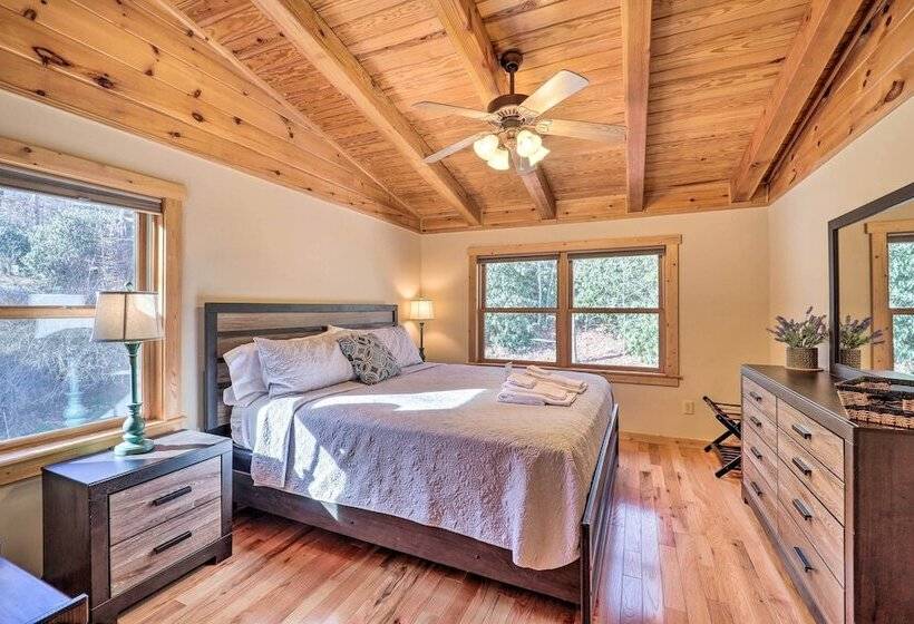 Peaceful  Rocky Creek Cabin  W/ Hot Tub & Views!