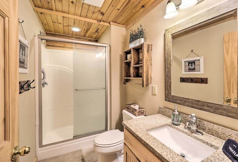 Peaceful  Rocky Creek Cabin  W/ Hot Tub & Views!