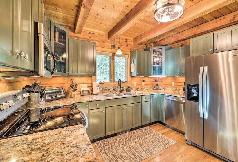 Peaceful  Rocky Creek Cabin  W/ Hot Tub & Views!