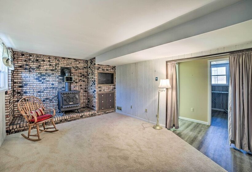 Rural Seneca House W/ Yard Near I 80