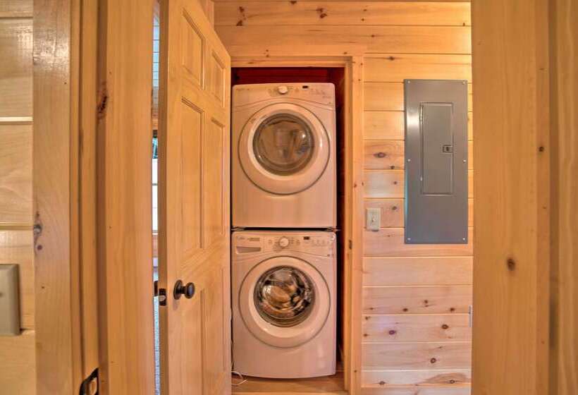 Rustic Benezette Cabin: Porch, Hot Tub & Fire Pit