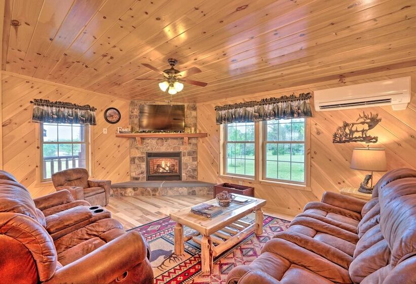 Rustic Benezette Cabin: Porch, Hot Tub & Fire Pit