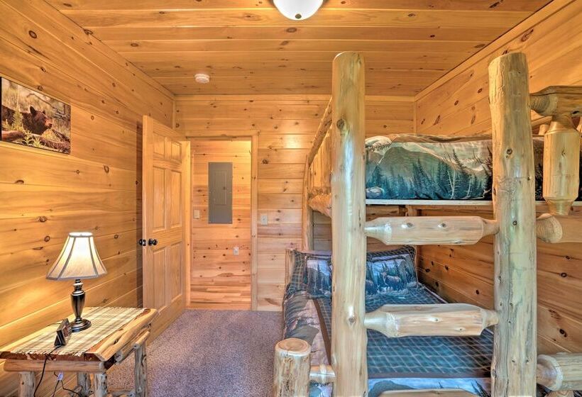 Rustic Benezette Cabin: Porch, Hot Tub & Fire Pit