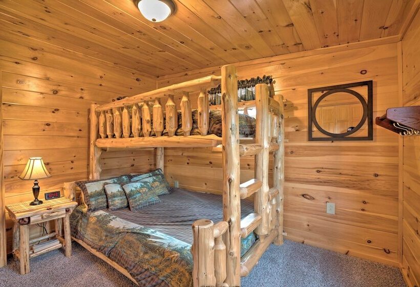 Rustic Benezette Cabin: Porch, Hot Tub & Fire Pit