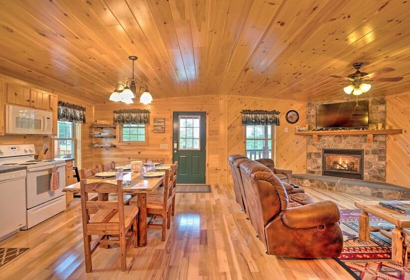 Rustic Benezette Cabin: Porch, Hot Tub & Fire Pit