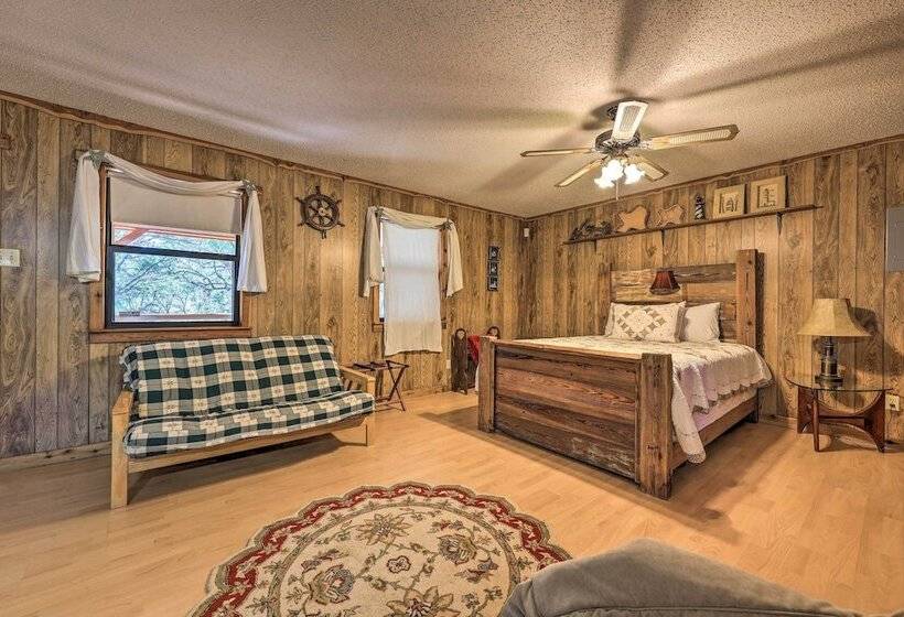 Rustic Canyon Lake Cabins W/ Hot Tub On ~ 3 Acres
