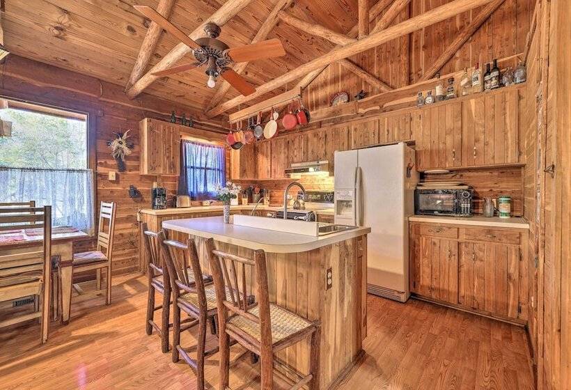 Rustic Canyon Lake Cabins W/ Hot Tub On ~ 3 Acres