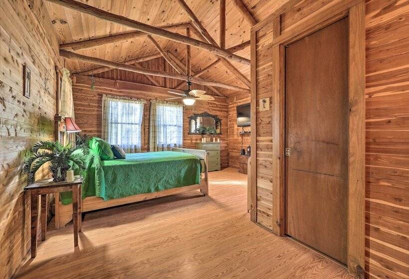 Rustic Canyon Lake Cabins W/ Hot Tub On ~ 3 Acres