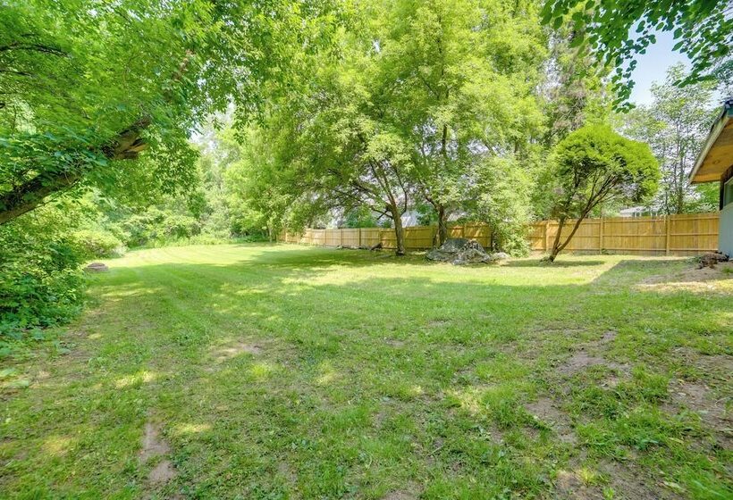 Rustic Cottage With Fire Pit & Private Yard!